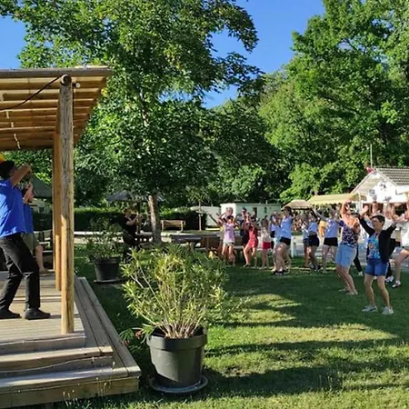Camping Mobil Avec Terrasse Pour 6 Personnes A - Api-1-52-1272